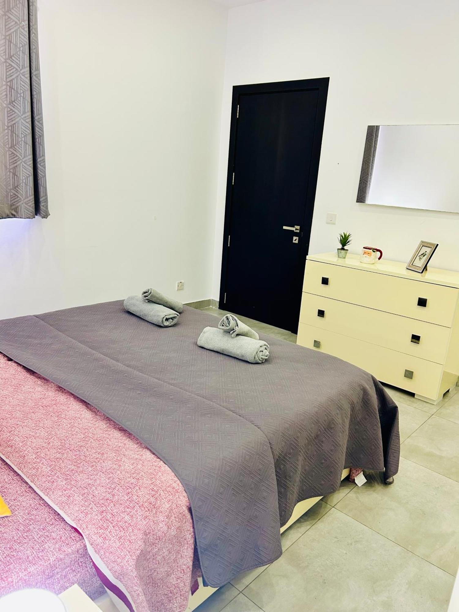 Cosy Seaside Apt, 200M From The Seafront Gzira Bagian luar foto